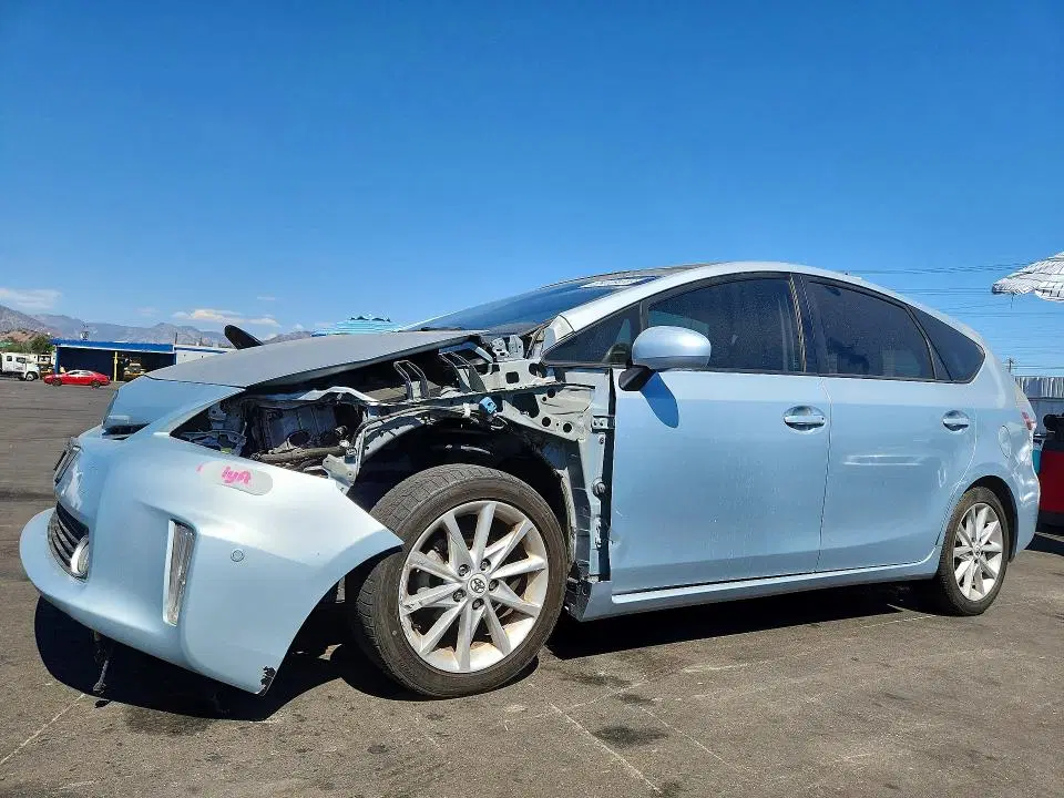 JTDZN3EU1C3044517 — 2012 Toyota Prius V, Передняя часть (Front End), фото до ремонта