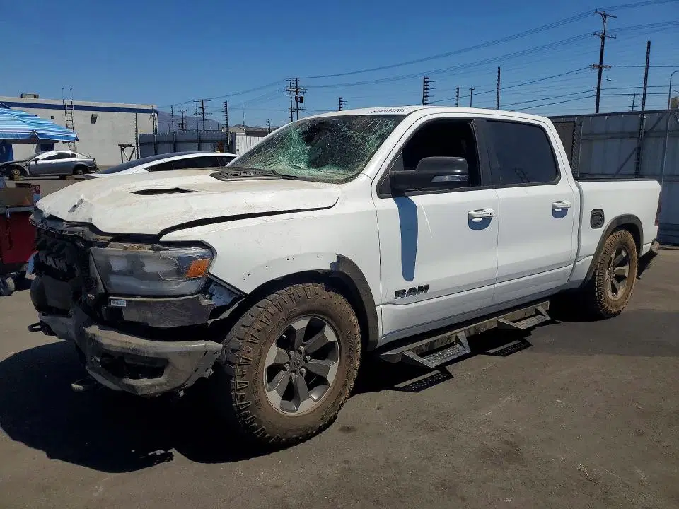 1C6SRFLT6LN393170 — 2020 RAM 1500, Передняя часть, фото до ремонта