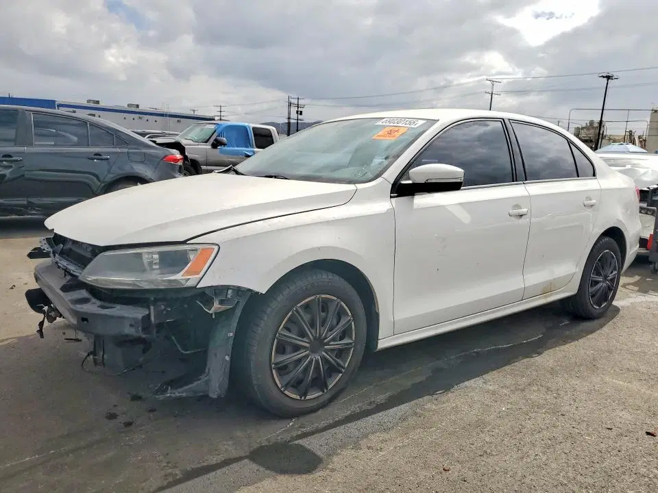 3VWDZ7AJ9BM373915 — 2011 Volkswagen Jetta, Передняя часть (Front End), фото до ремонта