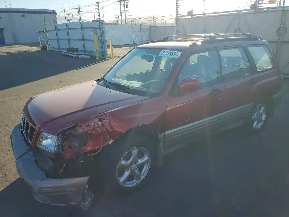 JF1SF65581H766002 — 2001 Subaru Forester, Передняя часть (Front End), фото до ремонта