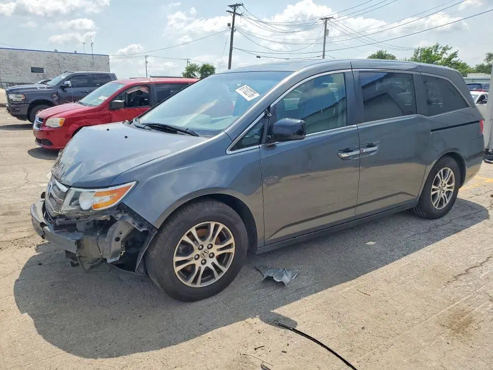 5FNRL5H64DB022207 — 2013 Honda Odyssey, Передняя часть, фото до ремонта