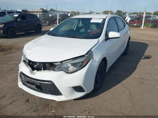 2015 Toyota COROLLA LE VIN 5YFBURHE4FP209242 фото 2