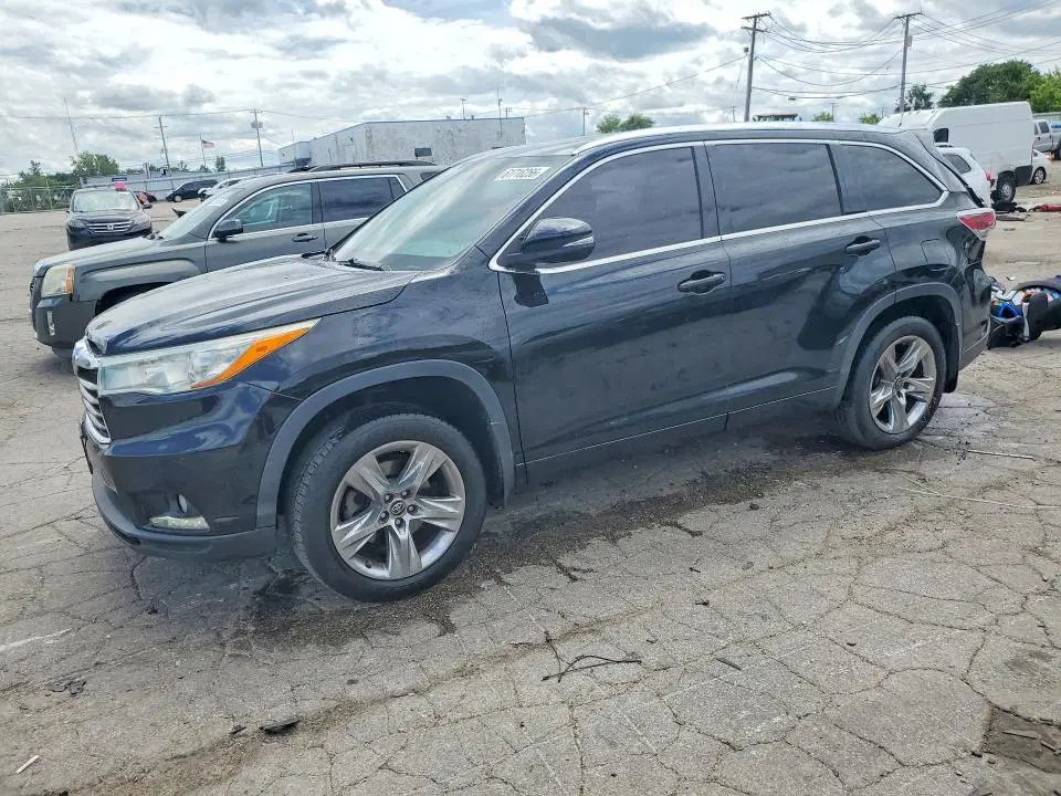 5TDDKRFH9GS302021 — 2016 Toyota Highlander, Задняя часть, фото до ремонта