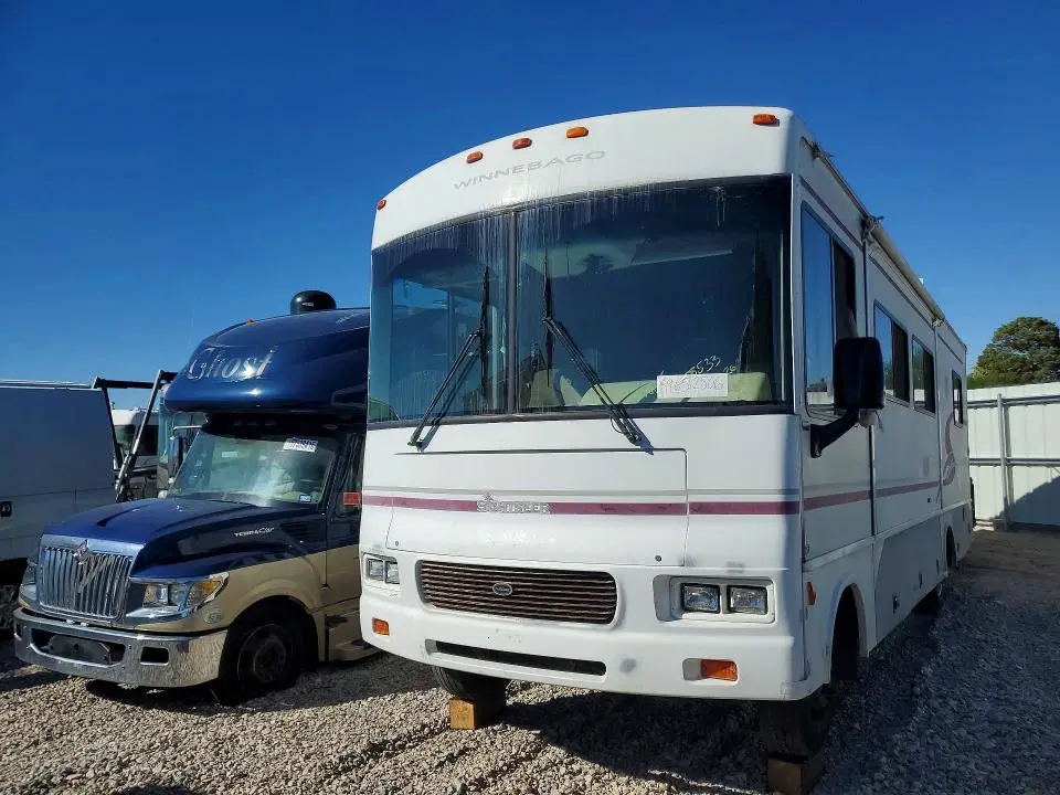 1FCMF53S520A05952 — 2002 Winnibago Recreational Vehicle (RV), Мелкие вмятины и царапины (Minor Dent/Scratches), фото до ремонта
