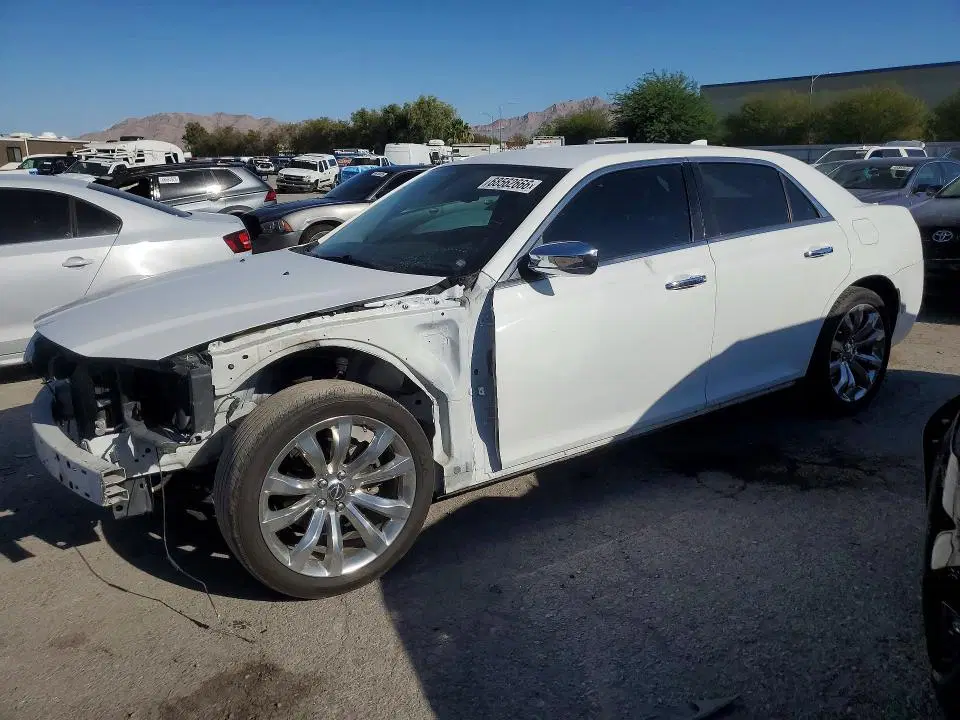 2C3CCAEG3JH159824 — 2018 Chrysler 300, Передняя часть (Front End), фото до ремонта