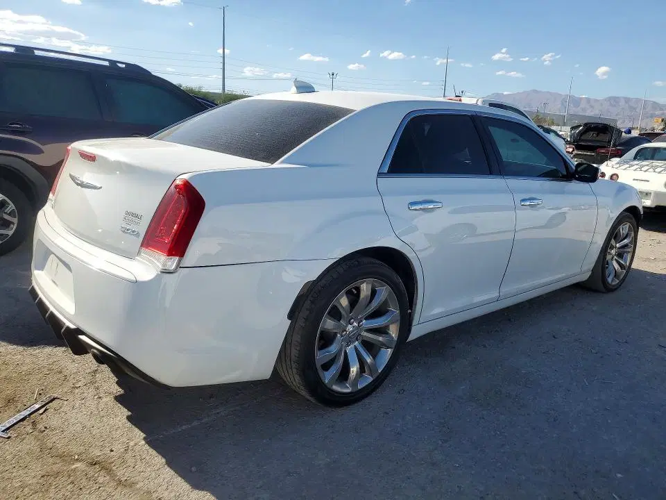2018 Chrysler 300 VIN 2C3CCAEG3JH159824 фото 3
