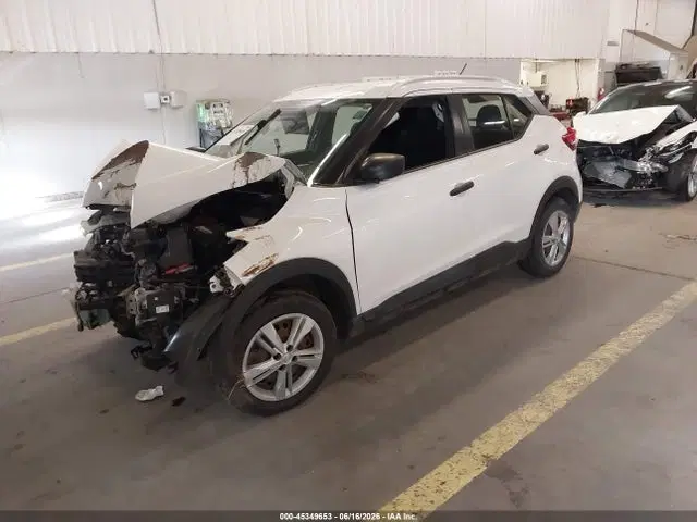 2018 Nissan KICKS S VIN 3N1CP5CU4JL523498 фото 2