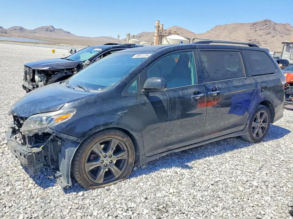 5TDXZ3DC4HS822870 — 2017 Toyota Sienna, Передняя часть, фото до ремонта