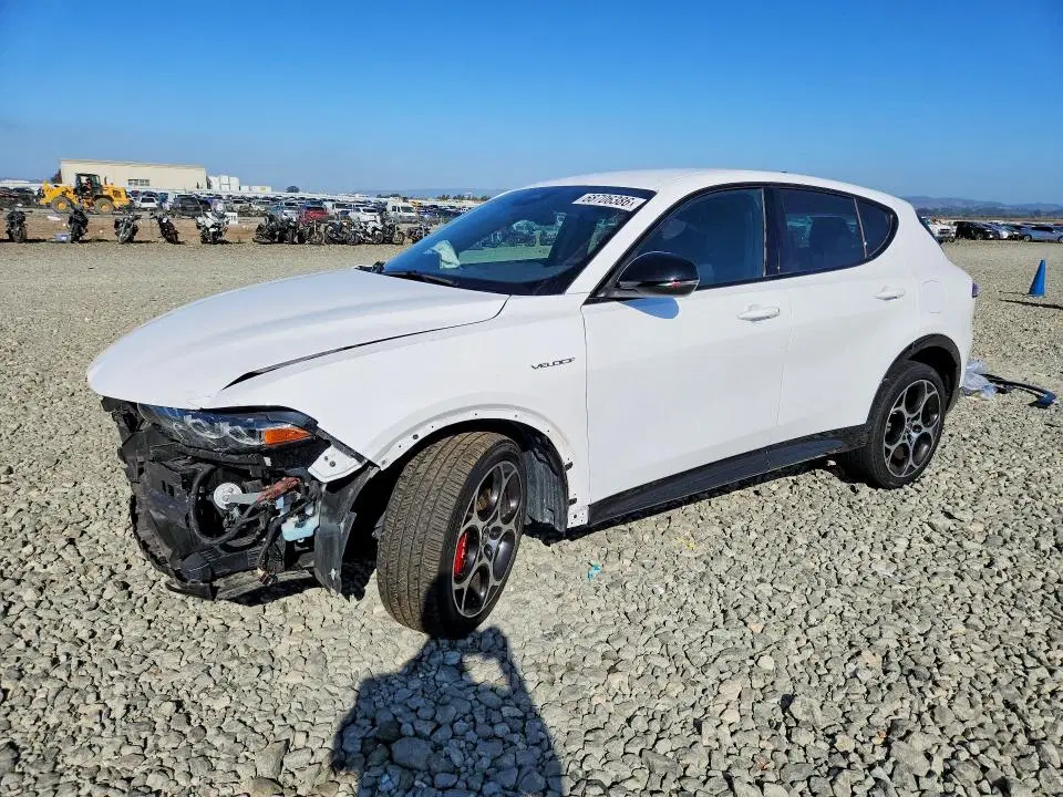 ZASPATDW6R3041728 — 2024 Alfa Romeo Tonale, Front End, фото до ремонта