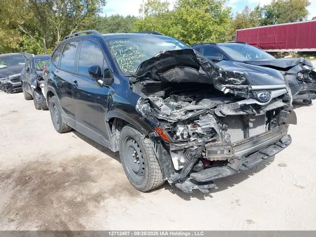 JF2SKEDC2KH570236 — 2019 Subaru Forester Premium, Передняя часть (Front), фото до ремонта