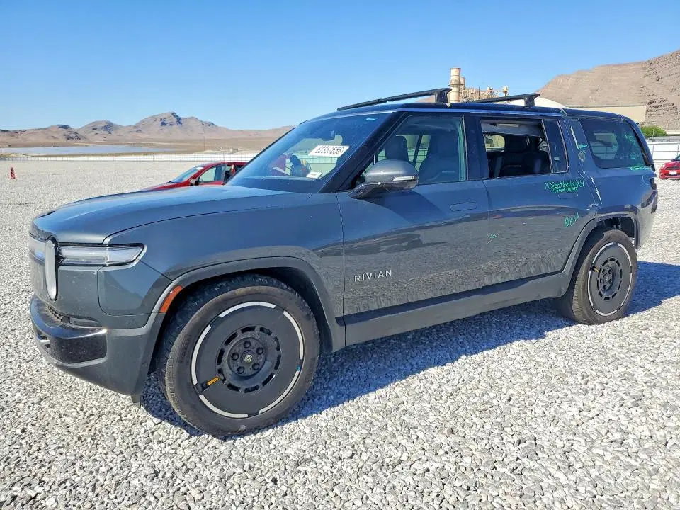 7PDSGBBA6SN052897 — 2025 Rivian R1S, Задняя часть (Rear End), фото до ремонта