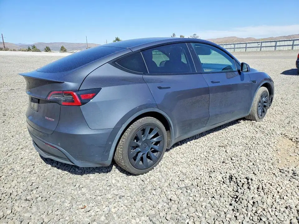 2020 Tesla Model Y VIN 5YJYGDEF9LF023916 фото 3