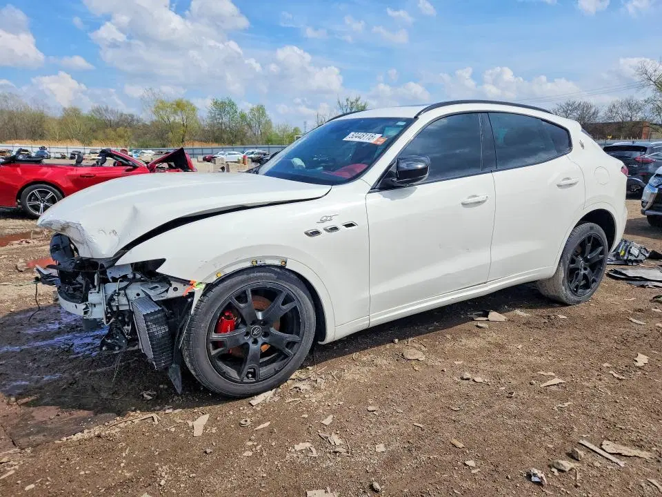 ZN661XUA9NX383534 — 2022 Maserati Levante, передняя часть, фото до ремонта