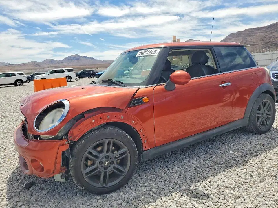 WMWSU3C56BT099220 — 2011 MINI Cooper, BURN - ENGINE, фото до ремонта