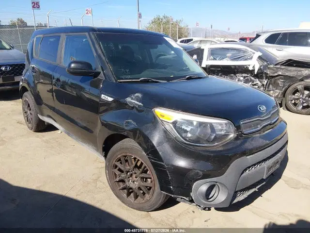 KNDJN2A29H7479202 — 2017 Kia Soul, Передняя часть слева (Left Front), фото до ремонта
