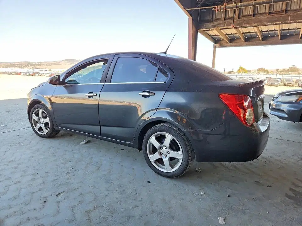 2014 Chevrolet Sonic VIN 1G1JE5SB1E4157319 фото 2