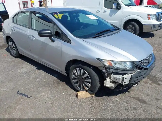 19XFB2F53FE255101 — 2015 Honda Civic LX, Передняя часть, фото до ремонта