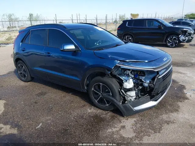 KNDCR3LE7R5202927 — 2024 Kia NIRO EX, Передняя часть справа (Right Front), фото до ремонта