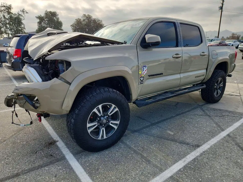 3TMCZ5AN0KM262594 — 2019 Toyota Tacoma, Передняя часть (Front End), фото до ремонта