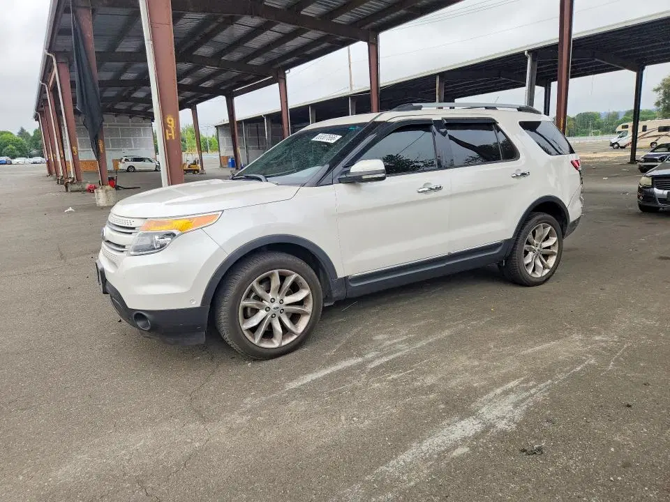 1FM5K8F83FGB68075 — 2015 Ford Explorer, Задняя часть, фото до ремонта