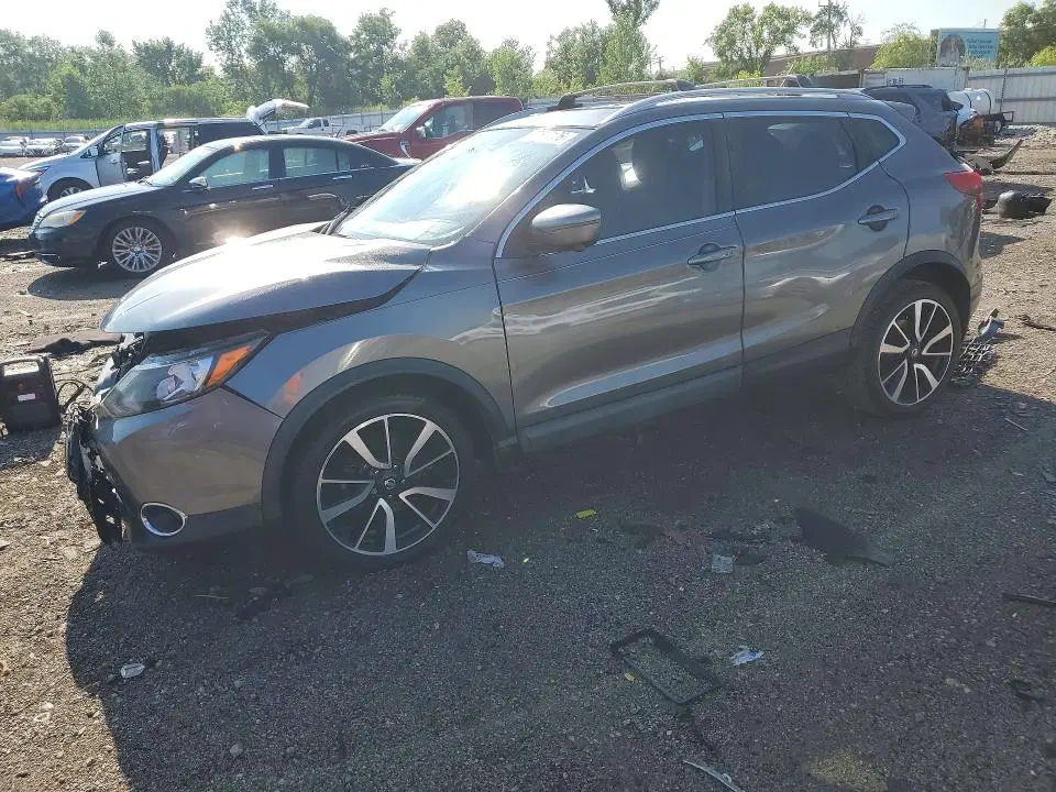 JN1BJ1CR2HW113529 — 2017 Nissan Rogue Sport, Передняя часть, фото до ремонта