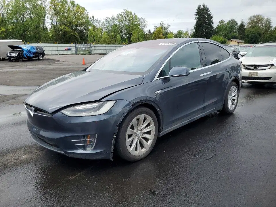 5YJXCAE24GF017840 — 2016 Tesla Model X, Боковая часть (Side), фото до ремонта