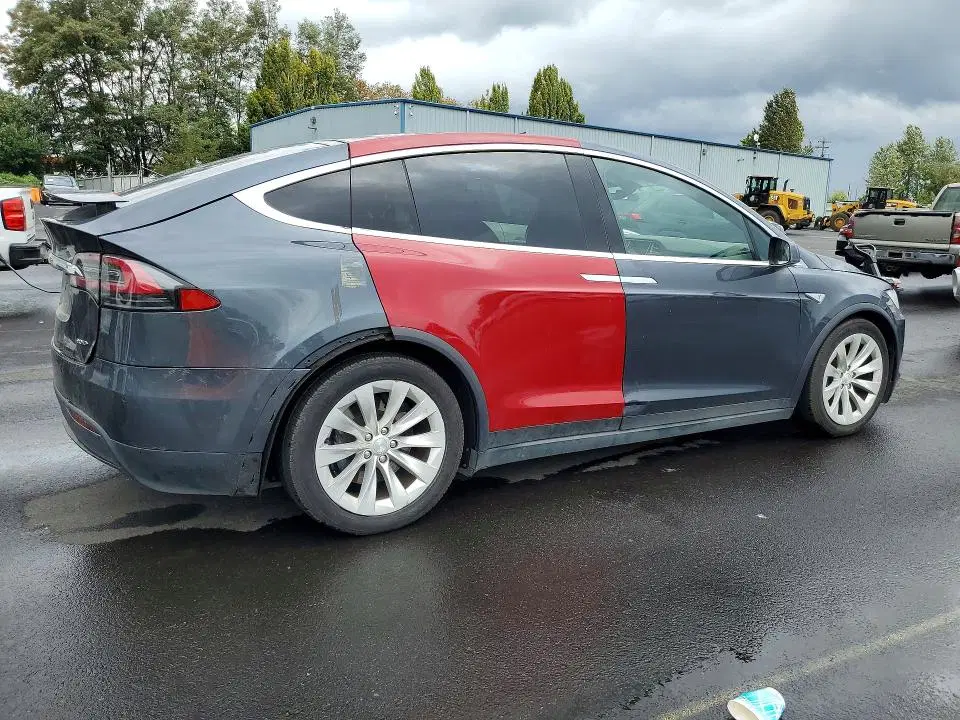 2016 TESLA MODEL X VIN 5YJXCAE24GF017840 фото 3