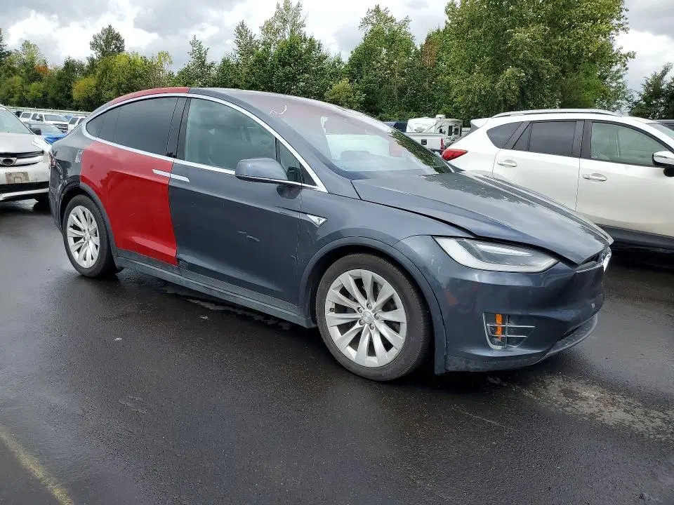 2016 TESLA MODEL X VIN 5YJXCAE24GF017840 фото 4