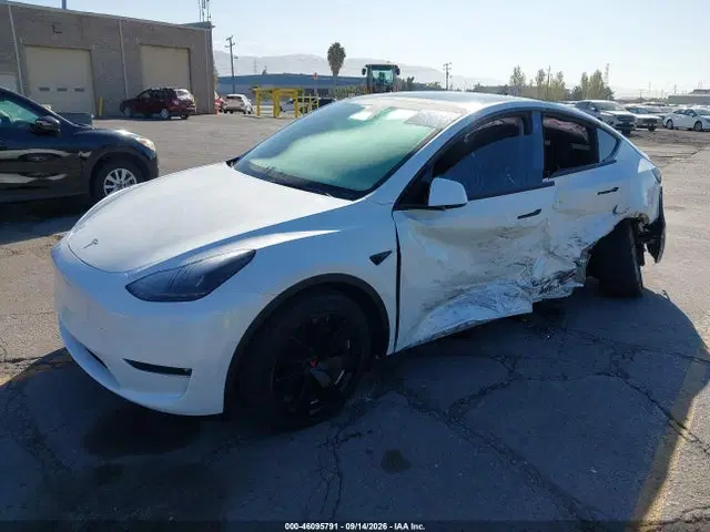 2023 Tesla Model Y Awd/long Range Dual Motor All-wheel Drive VIN 7SAYGDEE2PF745017 фото 2