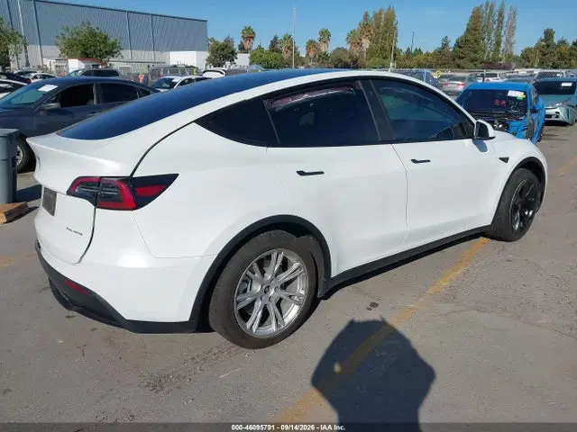 2023 Tesla Model Y Awd/long Range Dual Motor All-wheel Drive VIN 7SAYGDEE2PF745017 фото 4