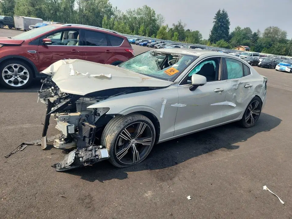 7JR102FL2KG016861 — 2019 Volvo S60, Передняя часть (Front End), фото до ремонта