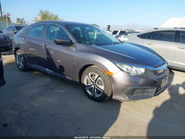 2HGFC2F52JH501311 — 2018 Honda Civic LX, задняя часть, фото до ремонта