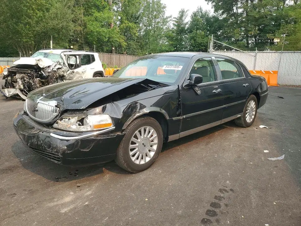 1LNHM81W73Y658439 — 2003 Lincoln Town Car, Передняя часть (Front End), фото до ремонта