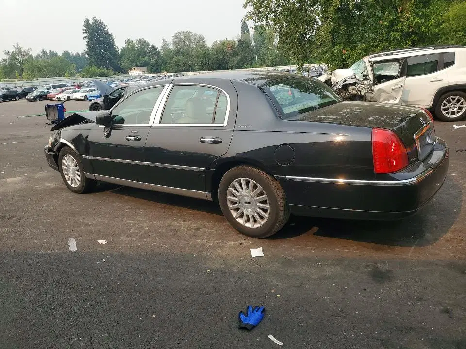 2003 LINCOLN TOWN CAR VIN 1LNHM81W73Y658439 фото 3