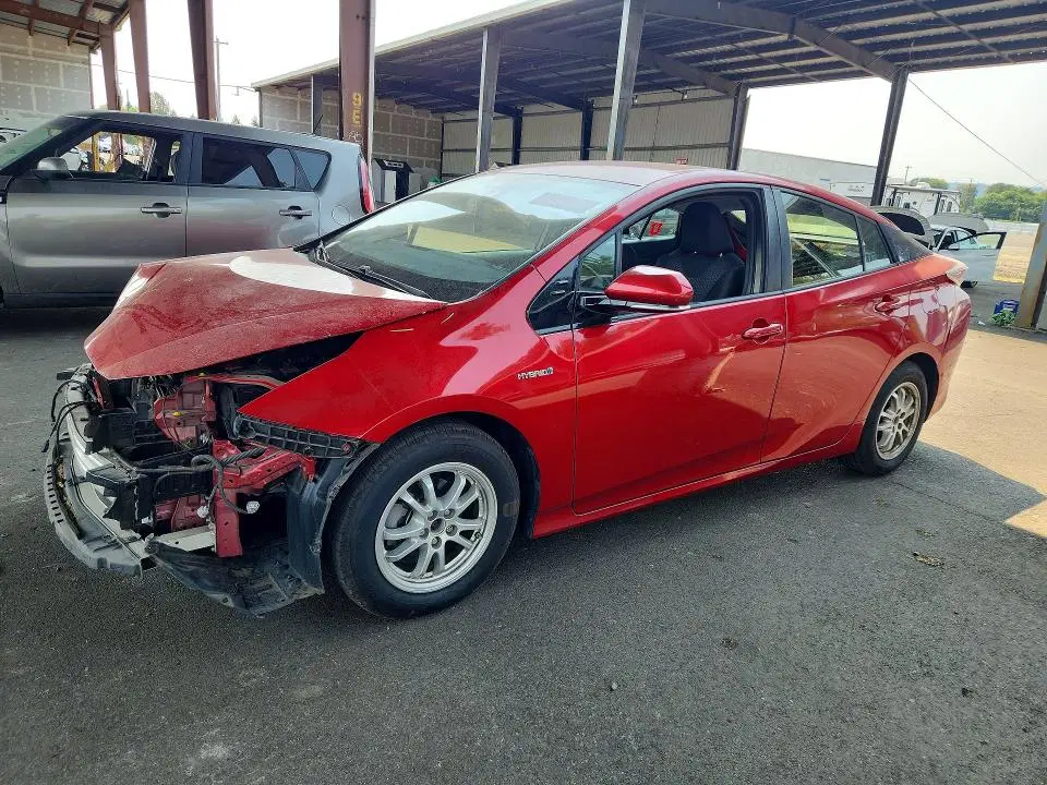 JTDKARFU4H3537176 — 2017 Toyota Prius, Передняя часть, фото до ремонта