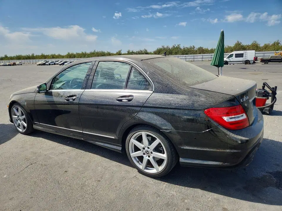 2014 Mercedes-Benz C VIN WDDGF4HB5EA957208 фото 2