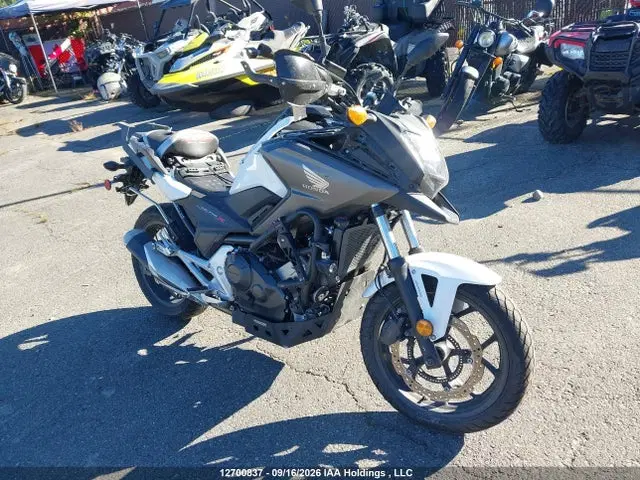 JH2RC9022LK400064 — 2020 Honda NC750 X, Передняя часть (Front), фото до ремонта