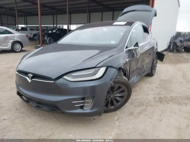 2018 Tesla Model X 100d/75d/p100d VIN 5YJXCAE29JF099961 фото 2