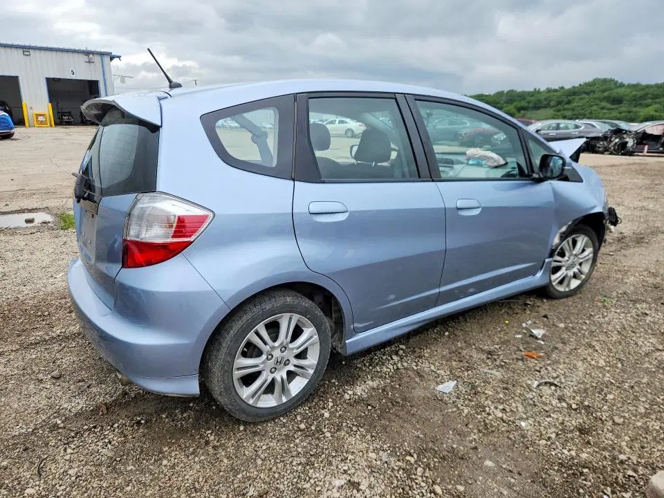 2011 HONDA FIT VIN JHMGE8H5XBC003387 фото 3