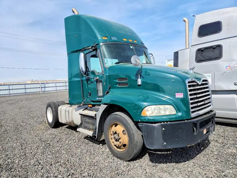 1M1AW01X7GM008386 — 2016 Mack 600, Передняя часть (Front End), фото до ремонта