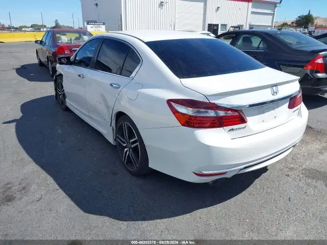 2017 Honda Accord Sport VIN 1HGCR2F5XHA024721 фото 3