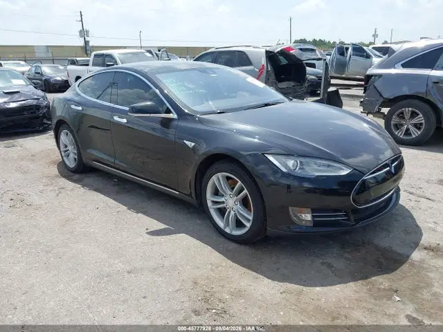5YJSA1E1XFF103031 — 2015 Tesla Model S 60/70/85, Подтопление (Flood), фото до ремонта