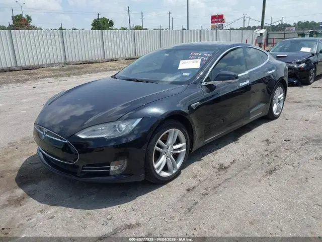 2015 Tesla Model S 60/70/85 VIN 5YJSA1E1XFF103031 фото 2