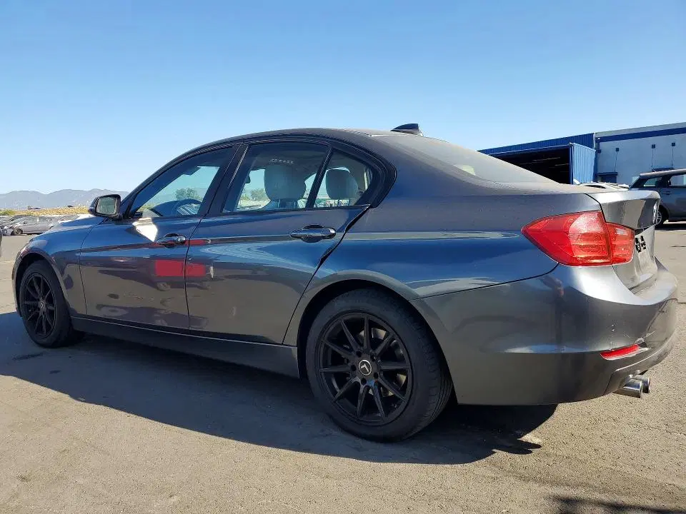 2015 BMW 328 VIN WBA3A5G53FNS86296 фото 2
