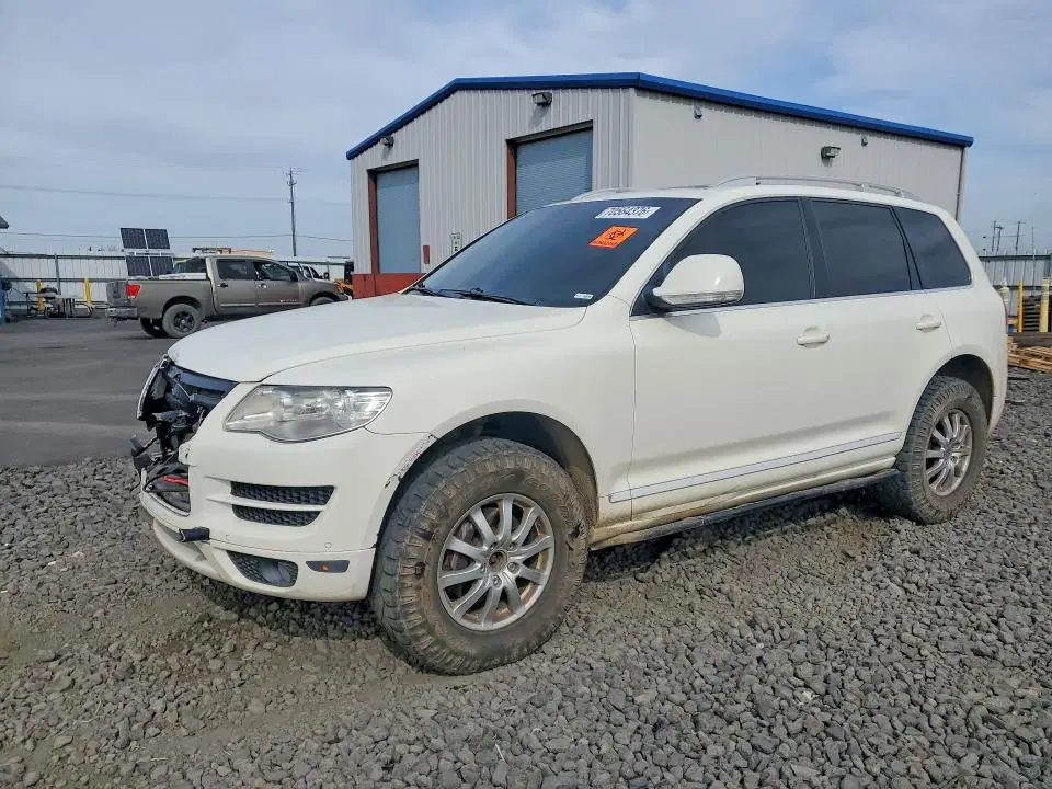 WVGAK7A93AD003419 — 2010 Volkswagen Touareg, Передняя часть (Front End), фото до ремонта