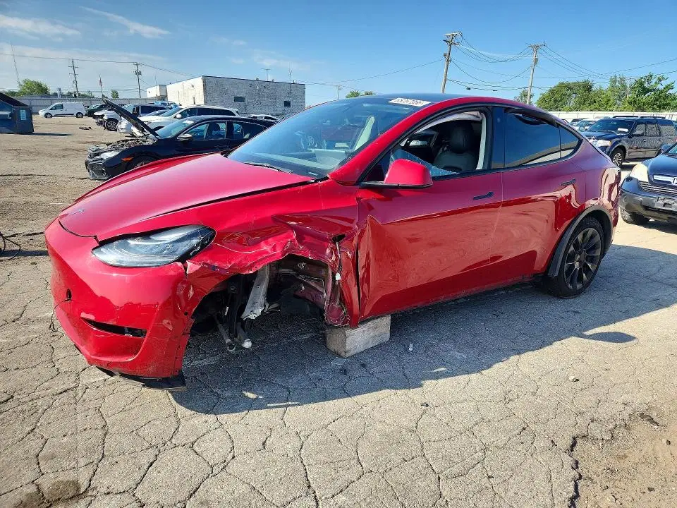 7SAYGDEE8NF325940 — 2022 Tesla Model Y, Передняя часть, фото до ремонта