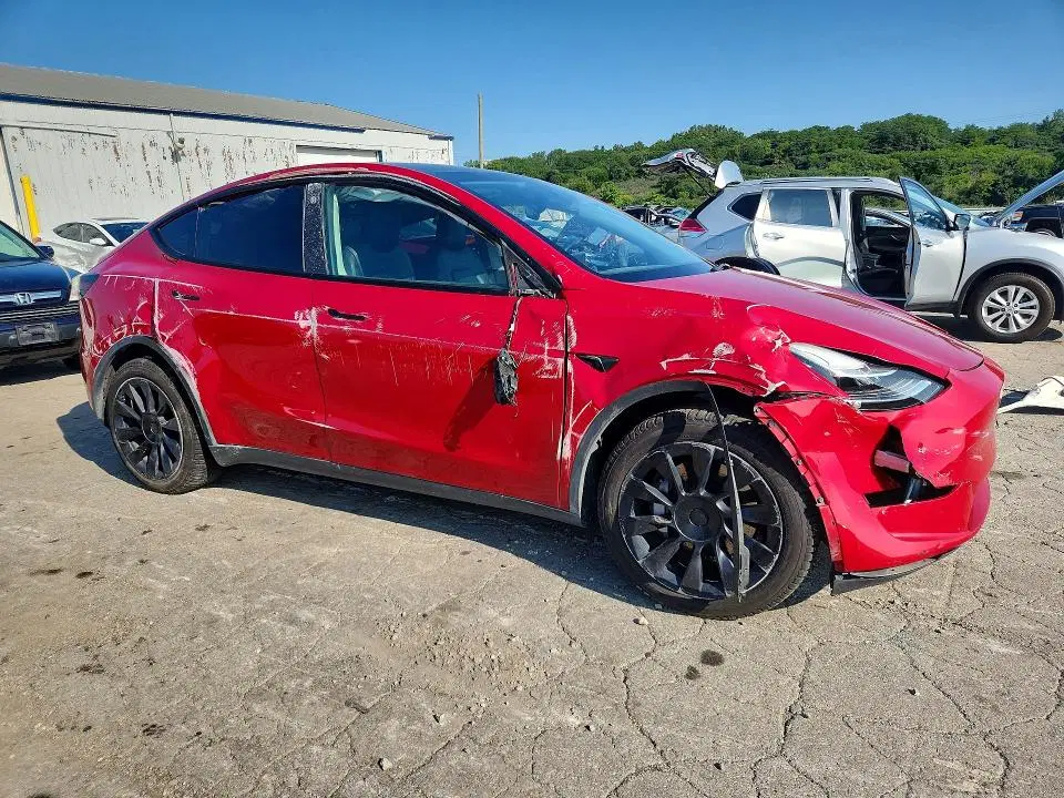 2022 TESLA MODEL Y VIN 7SAYGDEE8NF325940 фото 4