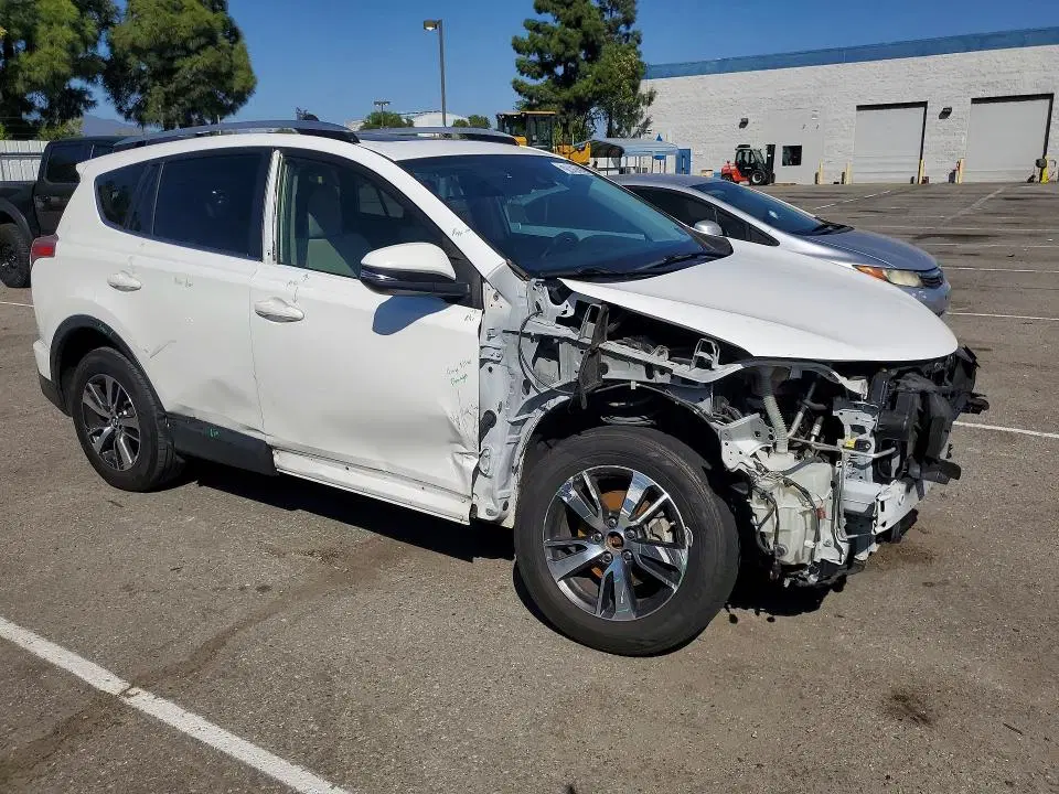 2017 Toyota RAV4 VIN JTMWFREV1HJ102057 фото 4