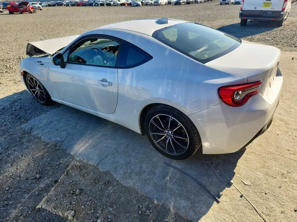 2017 Toyota 86 VIN JF1ZNAA14H8711354 фото 2