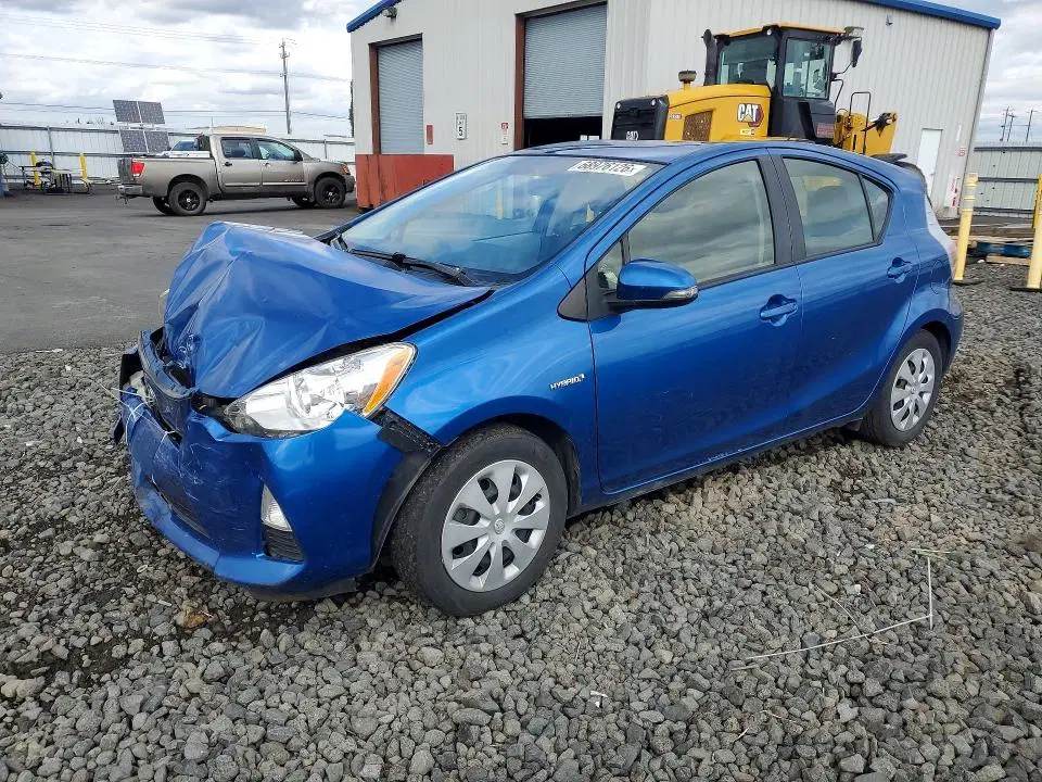 JTDKDTB3XE1060908 — 2014 Toyota Prius C, Передняя часть, фото до ремонта